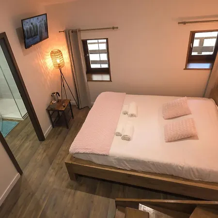 De La Croisee Hotel 3*