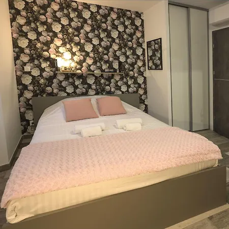 De La Croisee Hotel Poncin