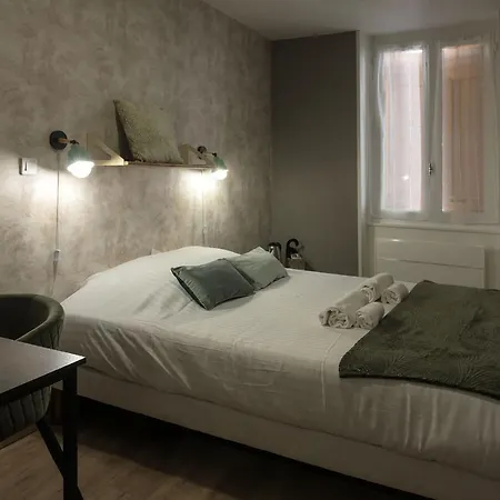 Hotel De La Croisee 3*