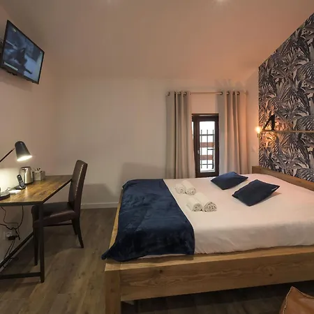 De La Croisee Hotel