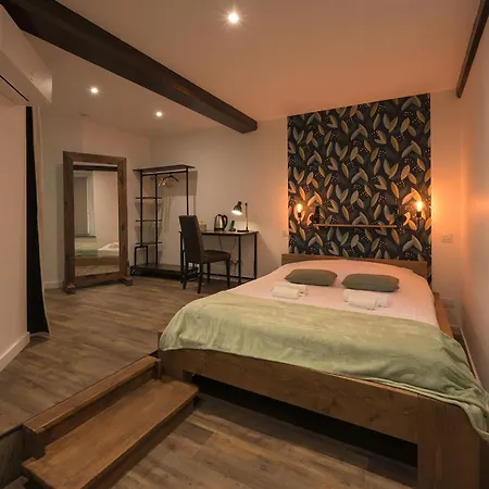 De La Croisee Hotel Poncin