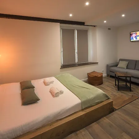 De La Croisee Hotel Poncin