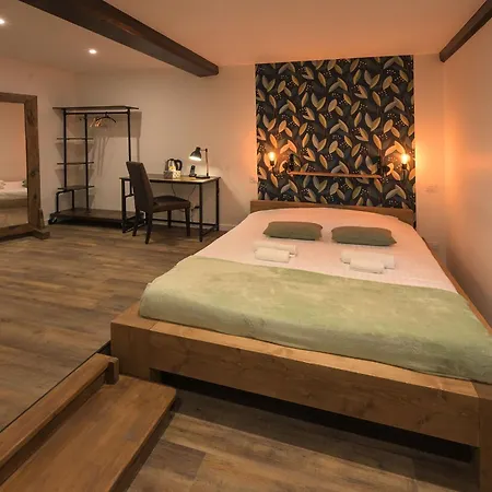 De La Croisee Hotel Poncin