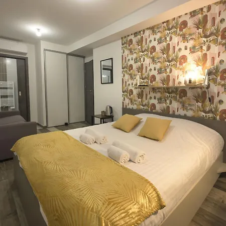 De La Croisee Hotel 3*