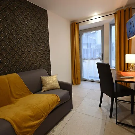 De La Croisee Hotel