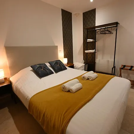Hotel De La Croisee 3*